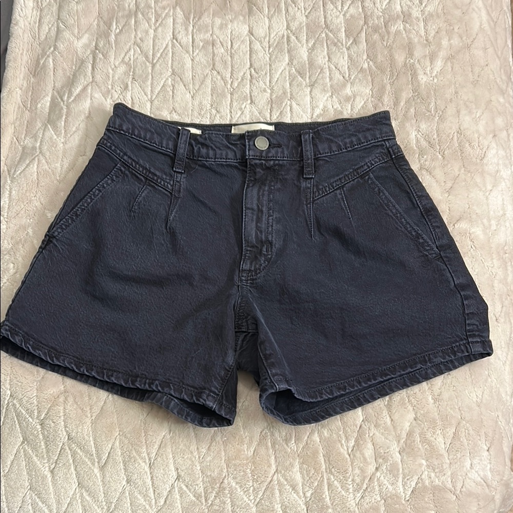 Women’s Black Jean Shorts (0/25R)